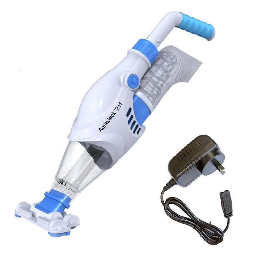 Rechargeable spa vacuum cleaner